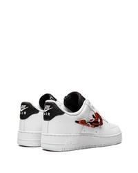 Baskets basses en cuir imprimées blanches Nike