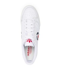 Baskets basses en cuir imprimées blanches adidas