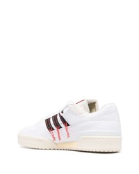 Baskets basses en cuir imprimées blanches adidas