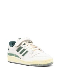 Baskets basses en cuir imprimées blanches adidas