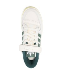 Baskets basses en cuir imprimées blanches adidas