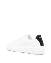 Baskets basses en cuir imprimées blanches Versace