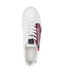 Baskets basses en cuir imprimées blanches Versace