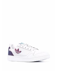 Baskets basses en cuir imprimées blanches adidas