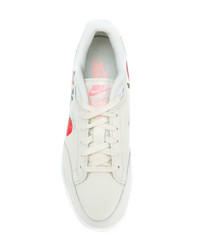 Baskets basses en cuir imprimées blanches Nike