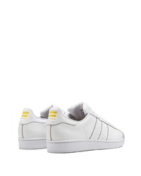 Baskets basses en cuir imprimées blanches adidas