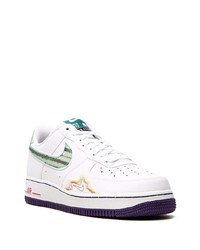 Baskets basses en cuir imprimées blanches Nike