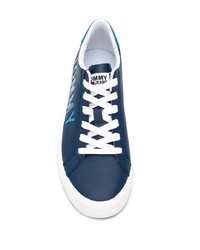 Baskets basses en cuir imprimées bleu marine Tommy Jeans