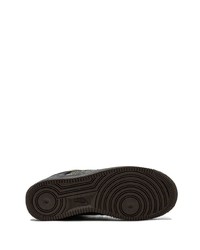 Baskets basses en cuir imprimées gris foncé Nike