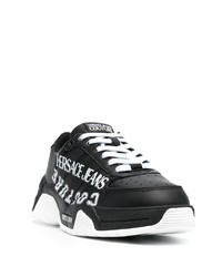 Baskets basses en cuir imprimées noires et blanches VERSACE JEANS COUTURE