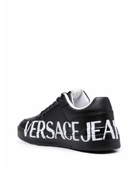 Baskets basses en cuir imprimées noires et blanches VERSACE JEANS COUTURE