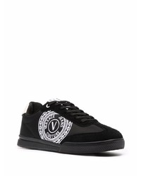 Baskets basses en cuir imprimées noires et blanches VERSACE JEANS COUTURE