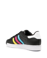 Baskets basses en cuir imprimées noires adidas