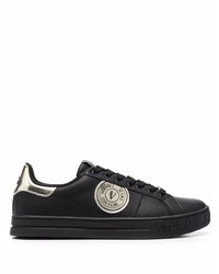 Baskets basses en cuir imprimées noires VERSACE JEANS COUTURE