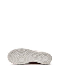 Baskets basses en cuir imprimées serpent blanches Nike