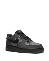 Baskets basses en cuir imprimées serpent gris foncé Nike