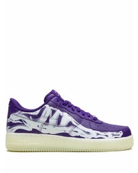 Baskets basses en cuir imprimées violettes Nike