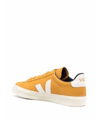 Baskets basses en cuir jaunes Veja