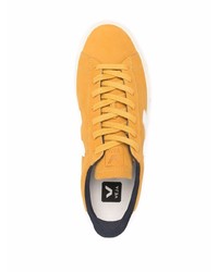 Baskets basses en cuir jaunes Veja