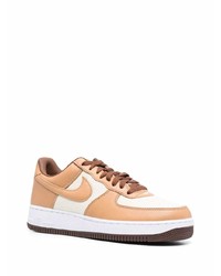 Baskets basses en cuir marron clair Nike