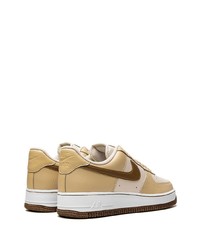 Baskets basses en cuir marron clair Nike