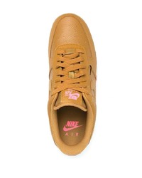 Baskets basses en cuir marron clair Nike