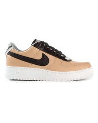 Baskets basses en cuir marron clair Nike