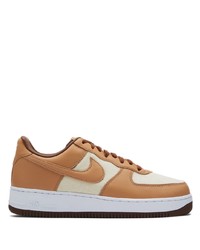 Baskets basses en cuir marron clair Nike