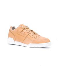 Baskets basses en cuir marron clair Reebok