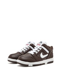 Baskets basses en cuir marron foncé Nike