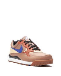 Baskets basses en cuir marron Nike