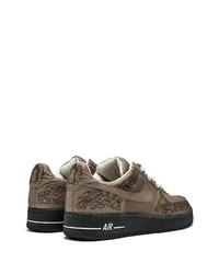 Baskets basses en cuir marron Nike