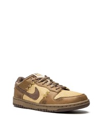 Baskets basses en cuir marron Nike