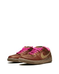 Baskets basses en cuir marron Nike