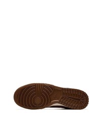 Baskets basses en cuir marron Nike