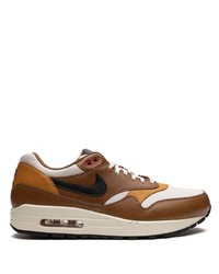 Baskets basses en cuir marron Nike