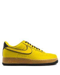 Baskets basses en cuir moutarde Nike
