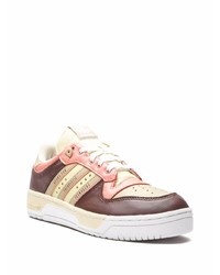 Baskets basses en cuir multicolores adidas