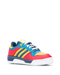 Baskets basses en cuir multicolores adidas