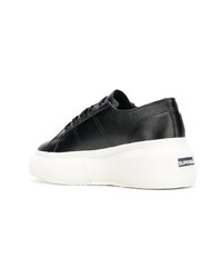 Baskets basses en cuir noires et blanches Superga