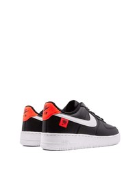 Baskets basses en cuir noires et blanches Nike