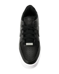 Baskets basses en cuir noires et blanches Nike