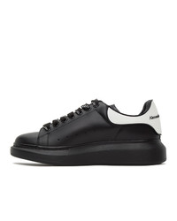 Baskets basses en cuir noires et blanches Alexander McQueen