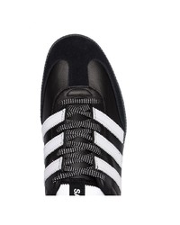 Baskets basses en cuir noires et blanches adidas