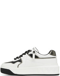 Baskets basses en cuir noires et blanches Valentino Garavani