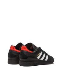 Baskets basses en cuir noires et blanches adidas