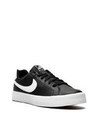 Baskets basses en cuir noires et blanches Nike