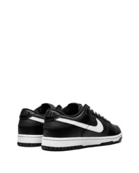 Baskets basses en cuir noires et blanches Nike