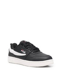 Baskets basses en cuir noires et blanches Fila