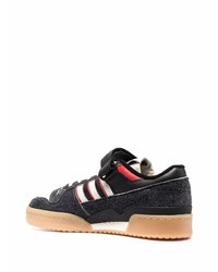 Baskets basses en cuir noires et blanches adidas